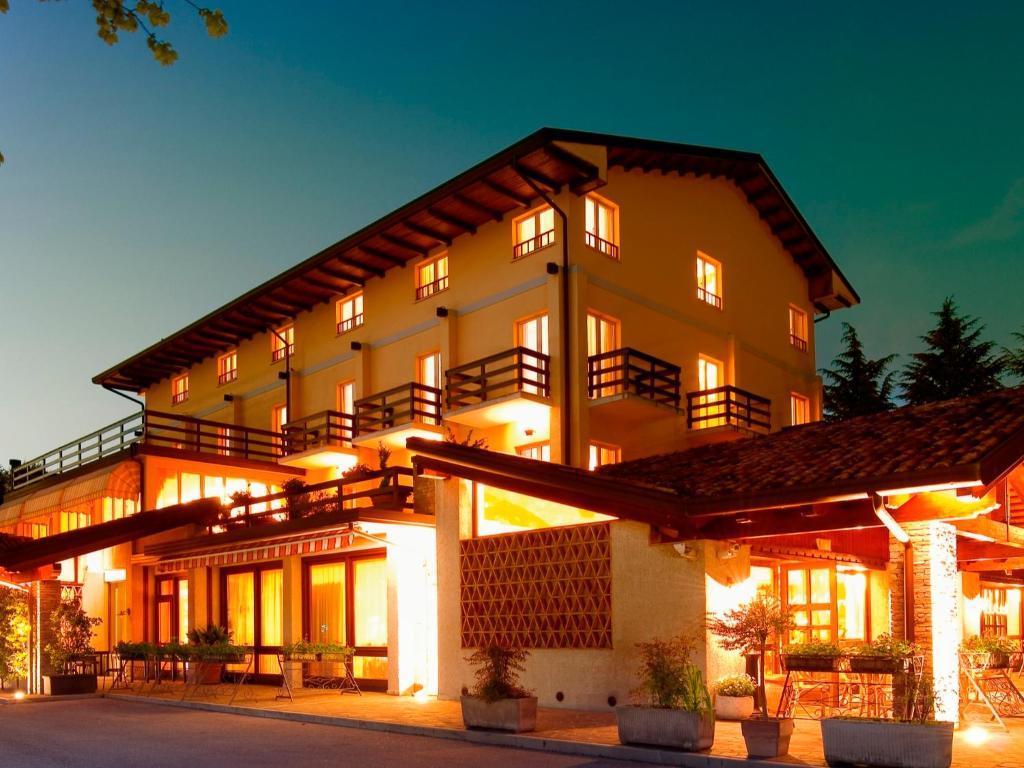 Albergo Costantini Tarcento Exterior foto